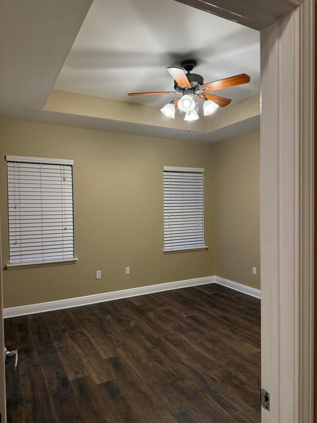 Building Photo - 129 Daisy Ln