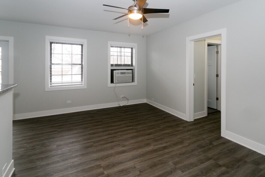 Building Photo - 733 Judson Ave