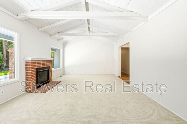 Building Photo - 10 Corte Del Rey