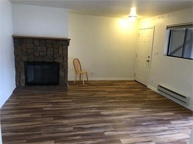 Building Photo - 1208 Avenida Del Sol