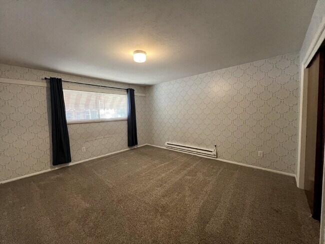 Building Photo - Charming West Side Upper-Level Duplex for ...