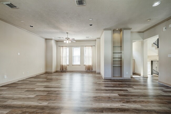 Building Photo - 5701 Kiam St