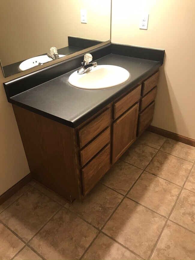 Building Photo - 4 Bedroom, 3 Bathroom House with Attached Double Car Garage