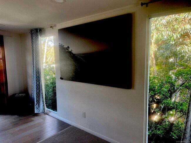 Building Photo - 534 Hoover St