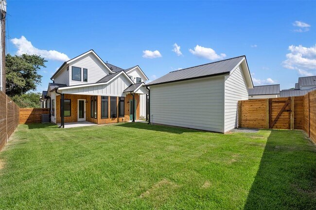 Building Photo - 4010 Valley View Rd