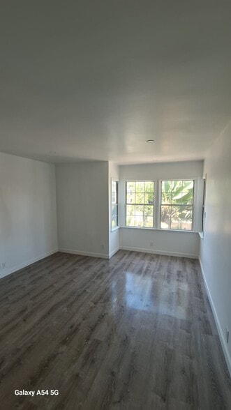 Building Photo - 5567 Kinston Ave