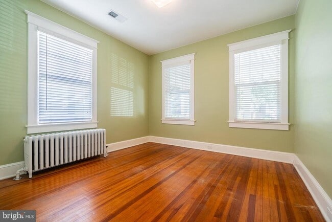 Building Photo - 928 19th St S