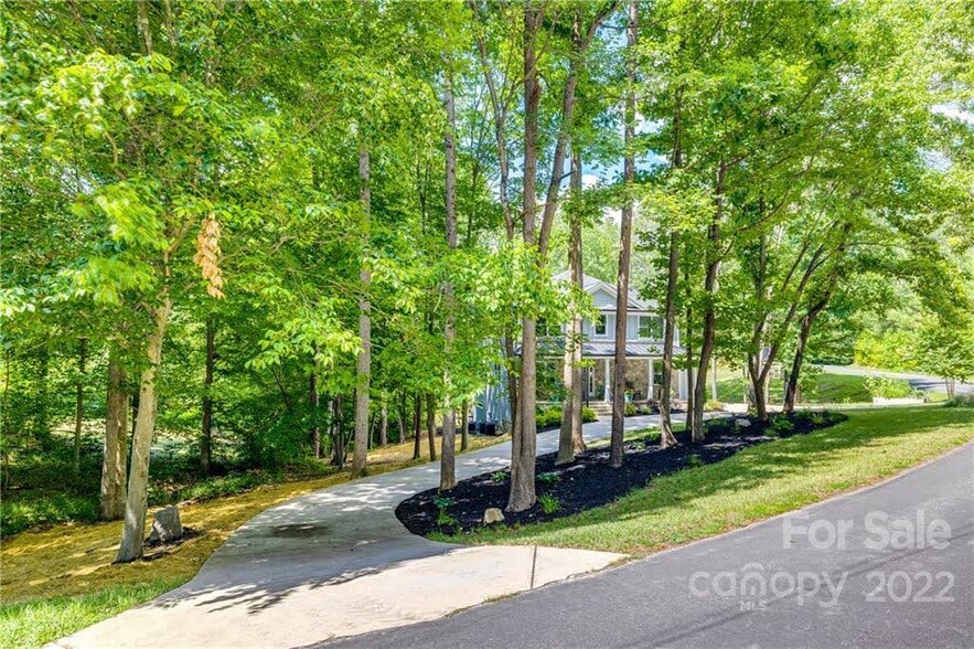 Peaceful and wooded - 463 Lake Wylie Rd