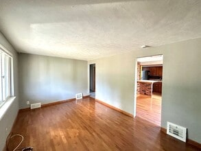 Building Photo - 4 Bed/1.5 Bath Home in Penn Hills - Off-St...