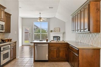 Building Photo - 2655 Lake Ridge Dr