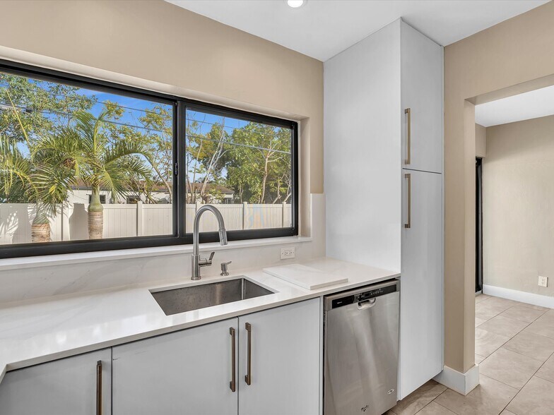 Quartz countertops - 5408 NE 3rd Ter