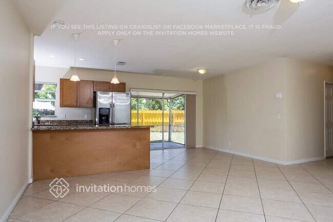 Building Photo - 401 NW 8th Ct