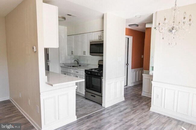 Building Photo - 7618 Savannah St