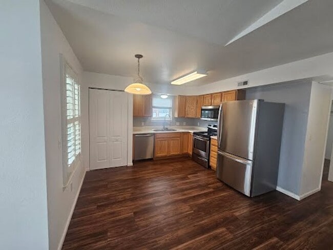 Building Photo - **Coming Soon** 2 Bed/2 Bath Top Floor Condo with Covered Garage Space and Additional Storage