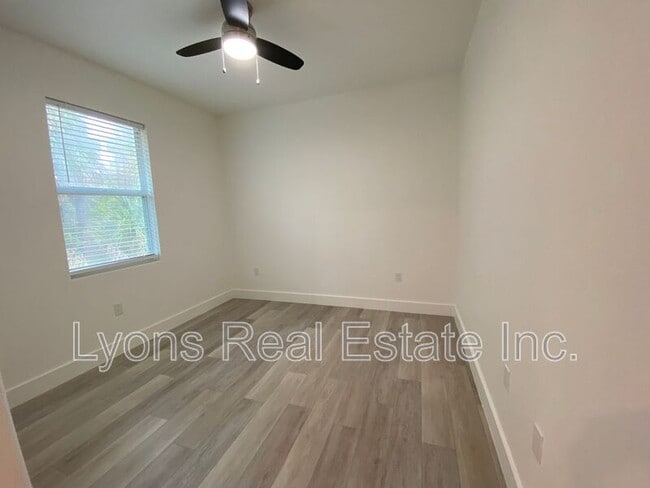 Building Photo - 2635 Starview Ave