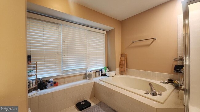 Building Photo - 6453 Springhouse Cir