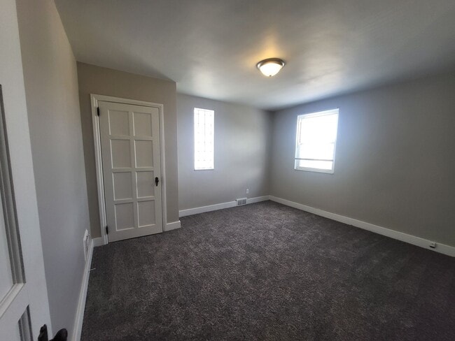 Building Photo - Newly renovated 3 bedroom house in Brookli...