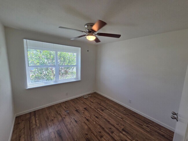 Building Photo - 15303 Fairhope Dr