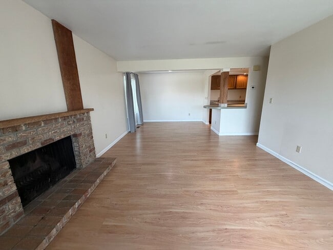 Building Photo - Now renting 2 bedroom 1.5 bathrooms Condo at Castlerock