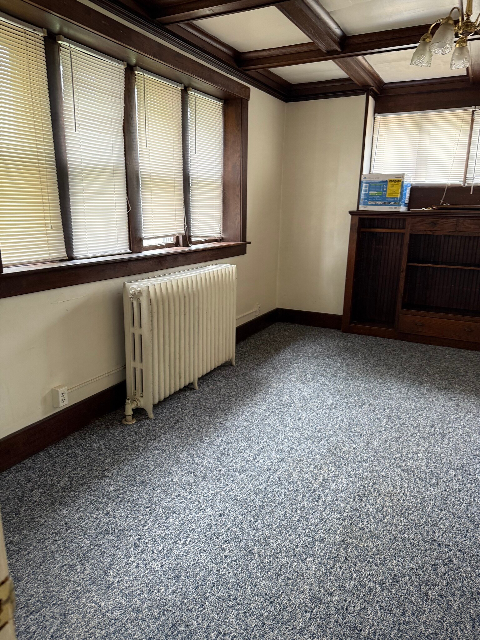 dining room - 1620 W Fredonia Ave
