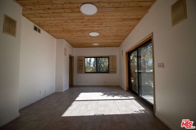 Building Photo - 11619 Lerdo Ave