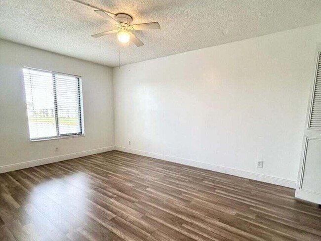Building Photo - 1110 Green Pine Blvd