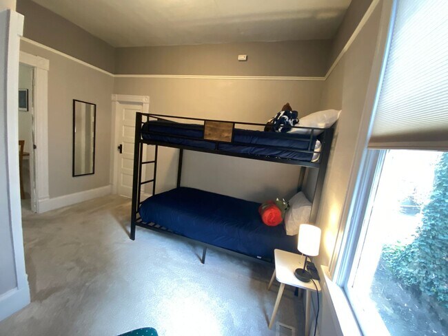Building Photo - Pet Friendly |Stylish 3 Bedroom | 2 Bath Duplex in The Dalles – Great Location & Modern Comforts