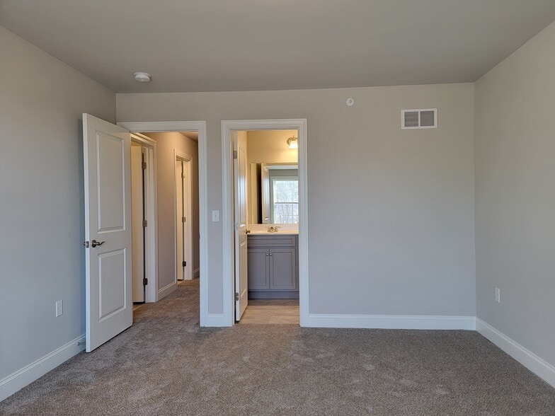 Building Photo - 111 Magnolia Dr