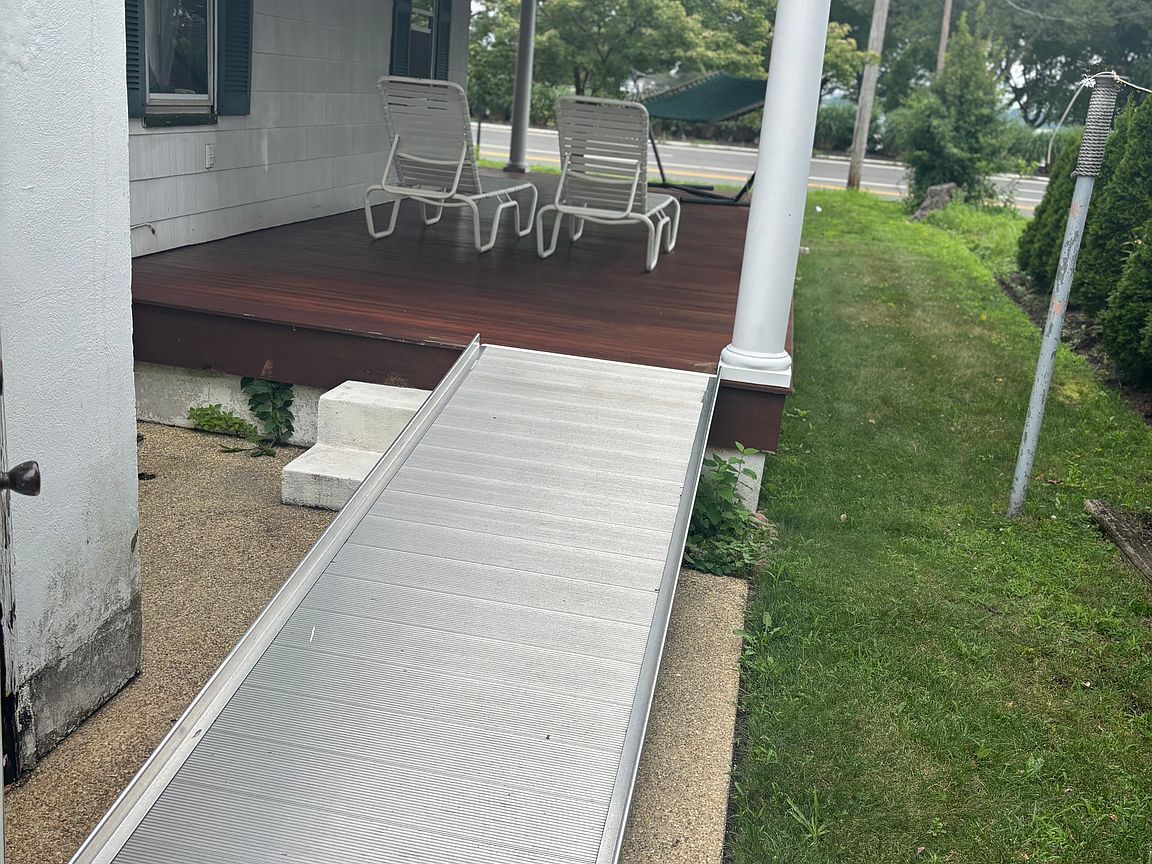 Building Photo - 1511 River Rd