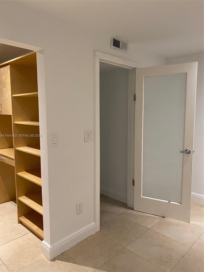 Building Photo - 9373 Fontainebleau Blvd