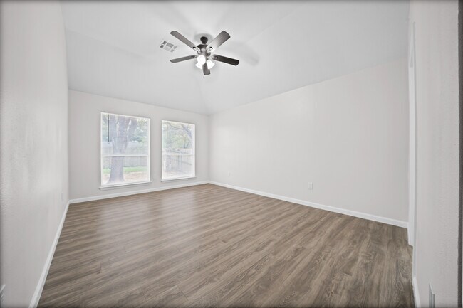 Building Photo - 4417 Briarwood Dr