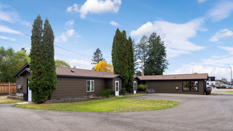 Building Photo - 1022 9th St W