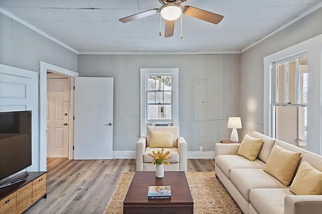 Building Photo - 400 W Front St