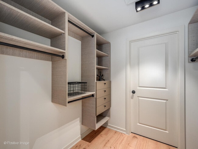 Building Photo - 1257 N Ashland Ave