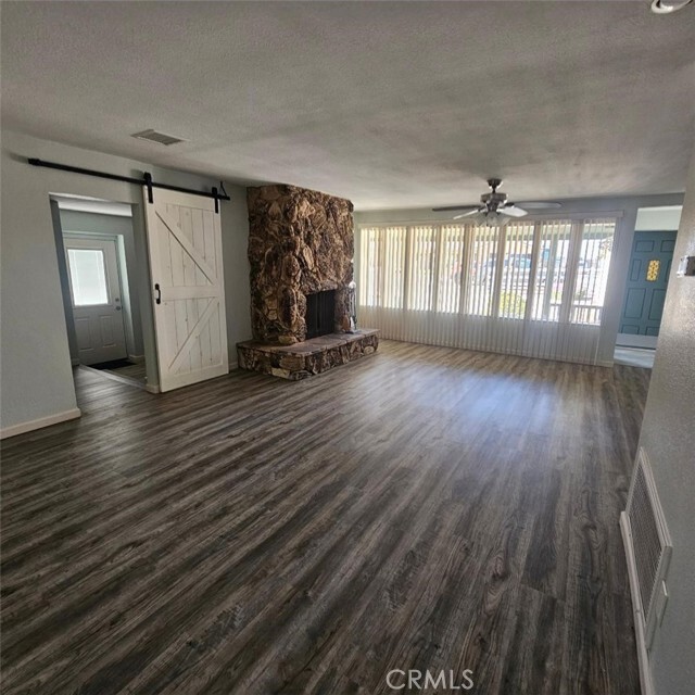 Building Photo - 746 River Dr