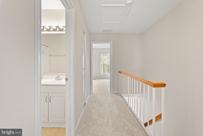 Building Photo - 8483 Laurel Oak Dr