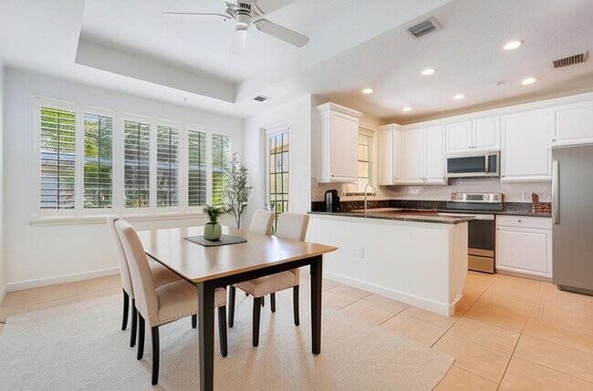 Building Photo - 2568 Gardens Pkwy