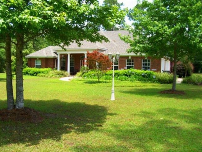 Building Photo - Single-family home on 2 Acres available Ma...