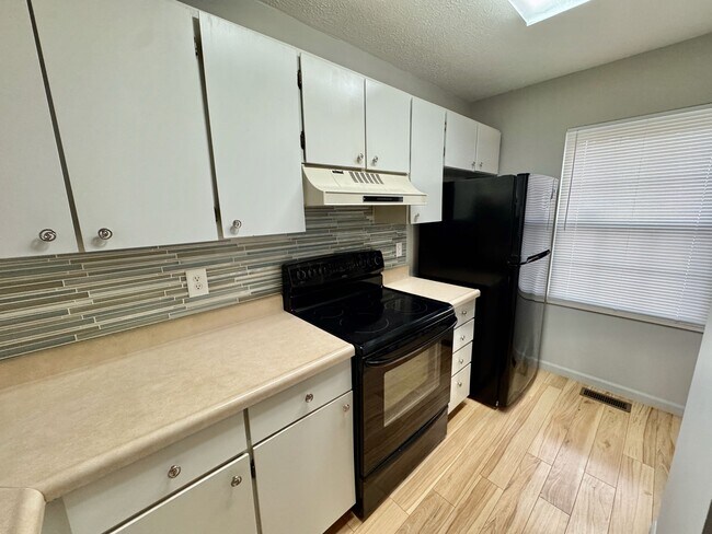 Building Photo - 2482 Brittany Ln