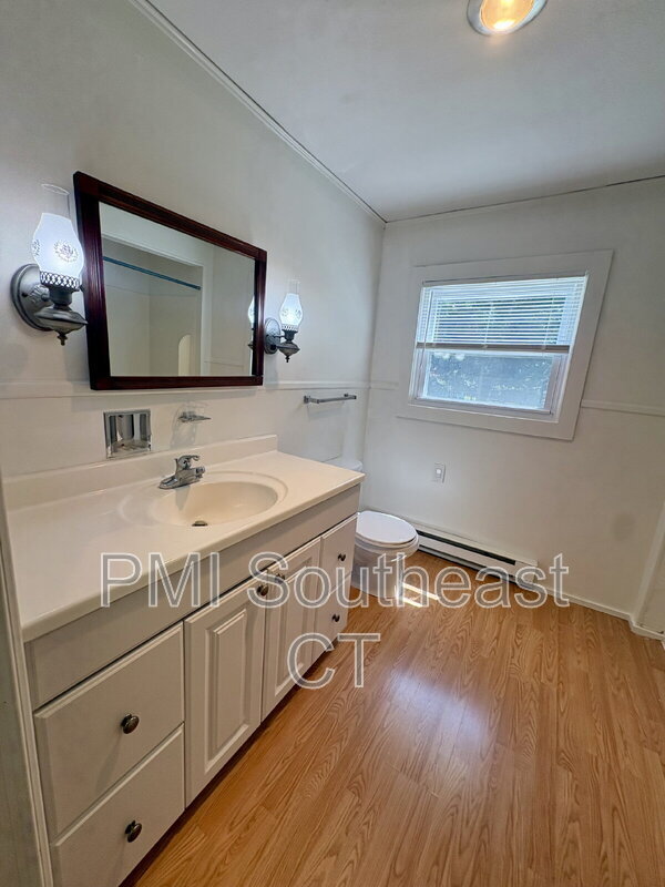 Building Photo - 226 Pequot Ave