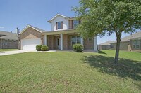 Building Photo - Large Home in Northeast Austin!