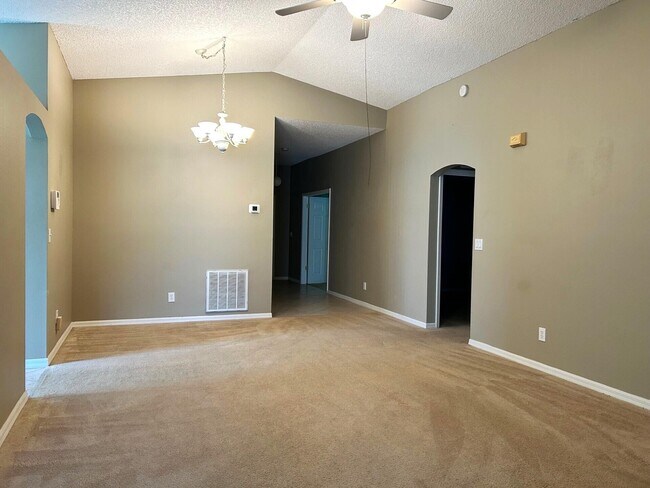 Building Photo - 4760 Manchester Dr