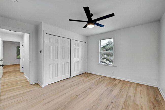 Building Photo - 2305 Longview St