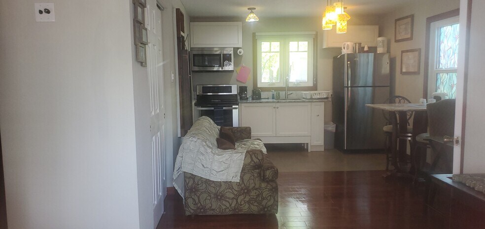 Building Photo - 809 4th Ave N