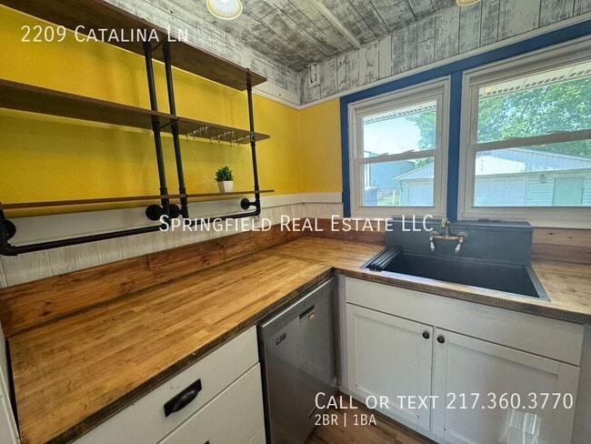 Building Photo - 2209 Catalina Ln