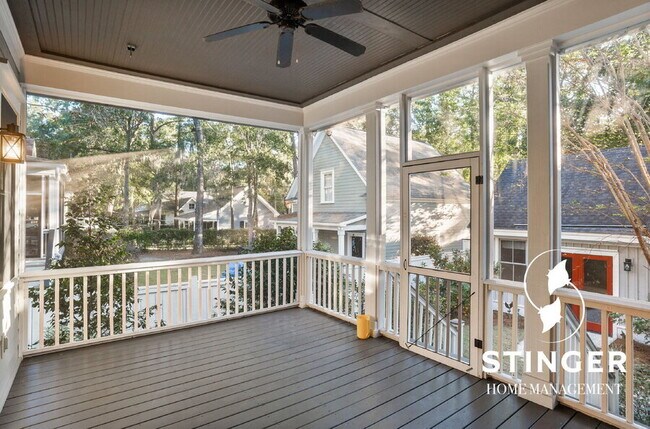 Building Photo - 14 Hayek St