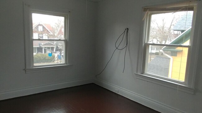 Building Photo - 114-116 Depew St