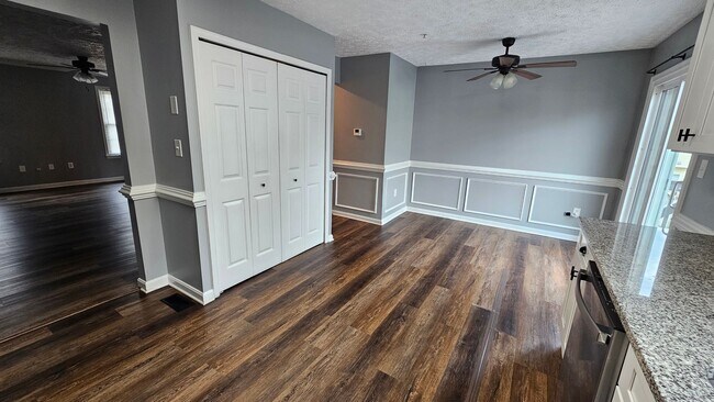 Building Photo - 20140 Daniels Cir