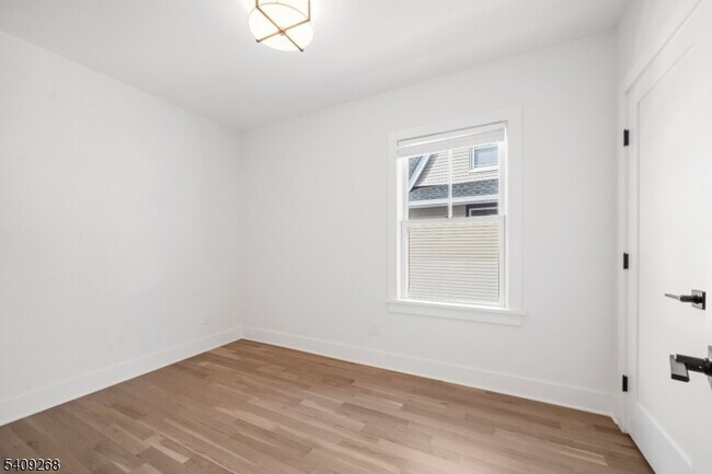 Building Photo - 96 Watchung Ave