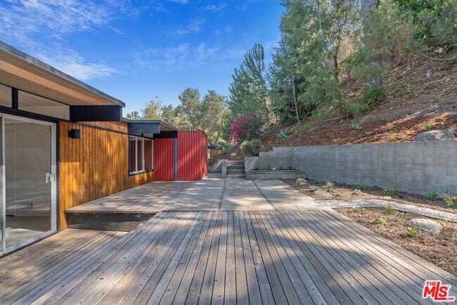 Building Photo - 1404 Oak Grove Dr